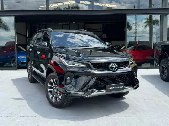 TOYOTA HILUX SW4 2.8 D-4D TURBO DIESEL SRX PLATINUM 4X4 AUTOMÁTICO