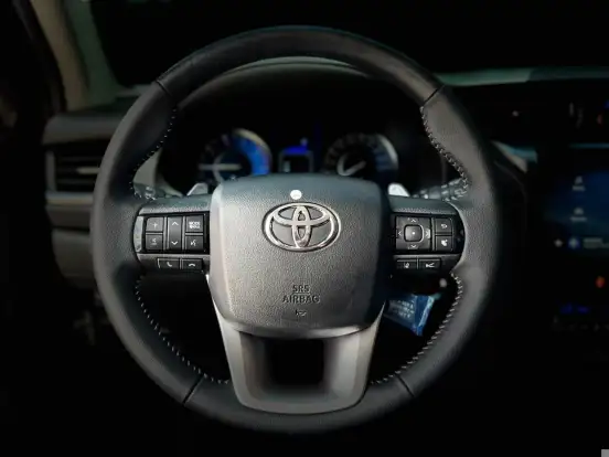 TOYOTA-HILUX SW4-2025