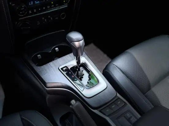 TOYOTA-HILUX SW4-2025