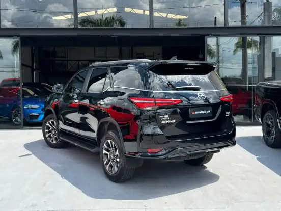 TOYOTA-HILUX SW4-2.8 D-4D TURBO DIESEL SRX PLATINUM 4X4 AUTOMÁTICO TOYOTA-HILUX SW4-2025