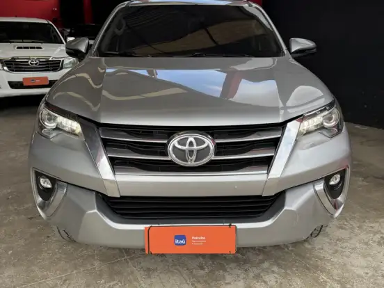 TOYOTA-HILUX SW4-2.8 SRX 4X4 7 LUGARES 16V TURBO INTERCOOLER DIESEL 4P AUTOMÁTICO TOYOTA-HILUX SW4-2018