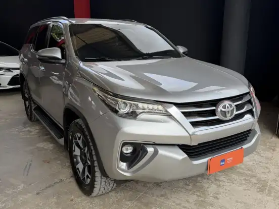 TOYOTA-HILUX SW4-2.8 SRX 4X4 7 LUGARES 16V TURBO INTERCOOLER DIESEL 4P AUTOMÁTICO TOYOTA-HILUX SW4-2018