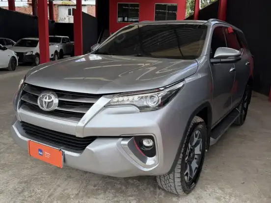 TOYOTA-HILUX SW4-2.8 SRX 4X4 7 LUGARES 16V TURBO INTERCOOLER DIESEL 4P AUTOMÁTICO TOYOTA-HILUX SW4-2018