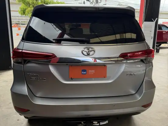 TOYOTA-HILUX SW4-2.8 SRX 4X4 7 LUGARES 16V TURBO INTERCOOLER DIESEL 4P AUTOMÁTICO TOYOTA-HILUX SW4-2018