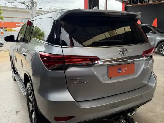 TOYOTA-HILUX SW4-2.8 SRX 4X4 7 LUGARES 16V TURBO INTERCOOLER DIESEL 4P AUTOMÁTICO TOYOTA-HILUX SW4-2018