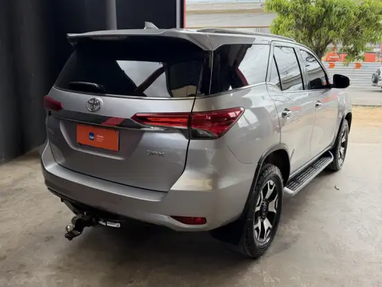 TOYOTA-HILUX SW4-2.8 SRX 4X4 7 LUGARES 16V TURBO INTERCOOLER DIESEL 4P AUTOMÁTICO TOYOTA-HILUX SW4-2018