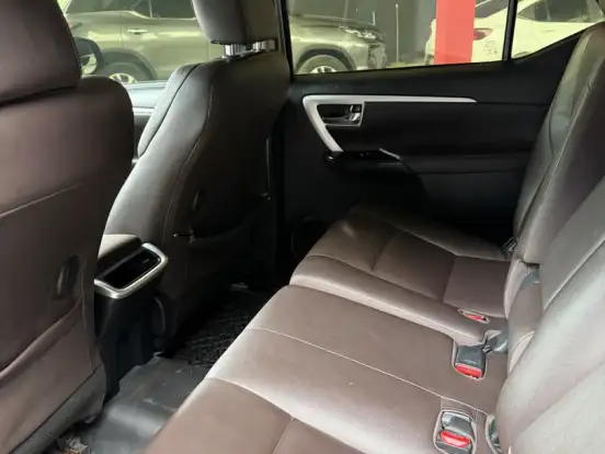 TOYOTA-HILUX SW4-2.8 SRX 4X4 7 LUGARES 16V TURBO INTERCOOLER DIESEL 4P AUTOMÁTICO TOYOTA-HILUX SW4-2018