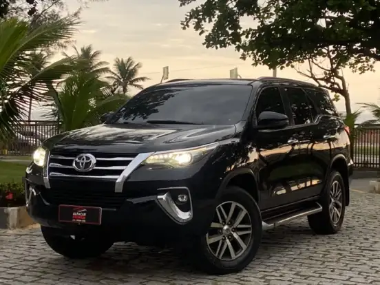 TOYOTA-HILUX SW4-2.8 SRX 4X4 7 LUGARES 16V TURBO INTERCOOLER DIESEL 4P AUTOMÁTICO TOYOTA-HILUX SW4-2019