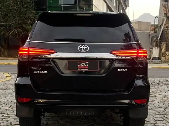 TOYOTA-HILUX SW4-2.8 SRX 4X4 7 LUGARES 16V TURBO INTERCOOLER DIESEL 4P AUTOMÁTICO TOYOTA-HILUX SW4-2019