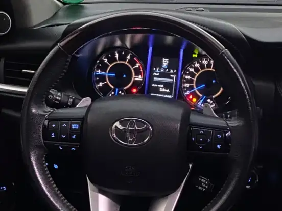 TOYOTA-HILUX SW4-2.8 SRX 4X4 7 LUGARES 16V TURBO INTERCOOLER DIESEL 4P AUTOMÁTICO TOYOTA-HILUX SW4-2019
