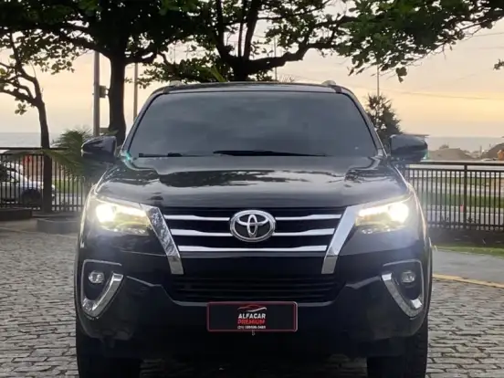 TOYOTA-HILUX SW4-2.8 SRX 4X4 7 LUGARES 16V TURBO INTERCOOLER DIESEL 4P AUTOMÁTICO TOYOTA-HILUX SW4-2019