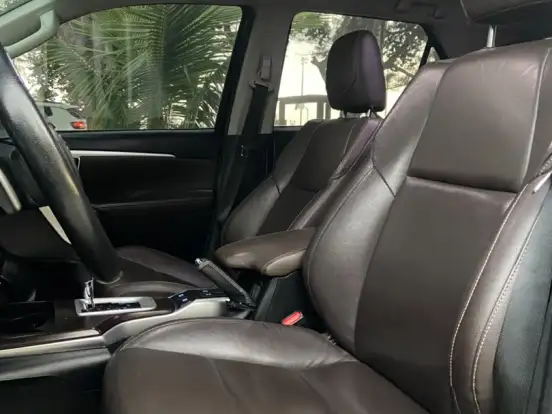 TOYOTA-HILUX SW4-2.8 SRX 4X4 7 LUGARES 16V TURBO INTERCOOLER DIESEL 4P AUTOMÁTICO TOYOTA-HILUX SW4-2019