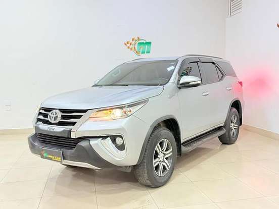 TOYOTA-HILUX SW4-2.7 SR 4X2 16V FLEX 4P MANUAL TOYOTA-HILUX SW4-2017