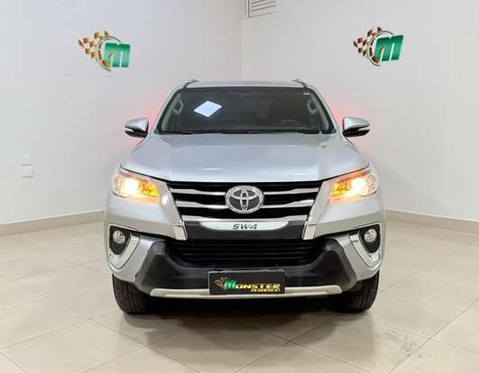 TOYOTA-HILUX SW4-2017