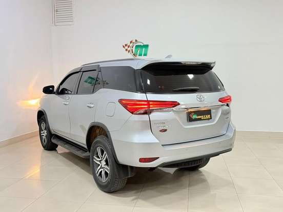 TOYOTA-HILUX SW4-2017