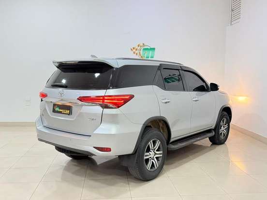 TOYOTA-HILUX SW4-2017