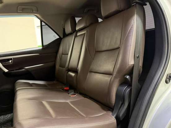 TOYOTA-HILUX SW4-2017
