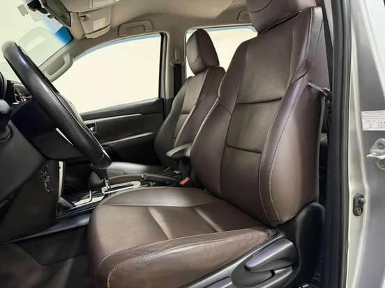 TOYOTA-HILUX SW4-2017