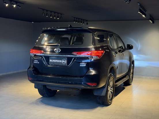 TOYOTA-HILUX SW4-2.7 SRV 7 LUGARES 4X2 16V FLEX 4P AUTOMÁTICO TOYOTA-HILUX SW4-2019