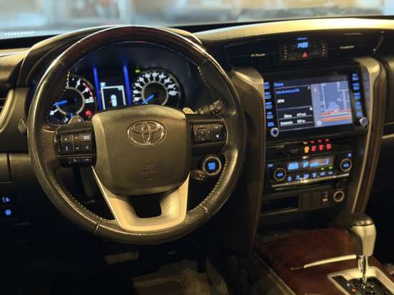 TOYOTA-HILUX SW4-2019