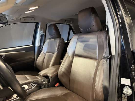 TOYOTA-HILUX SW4-2019
