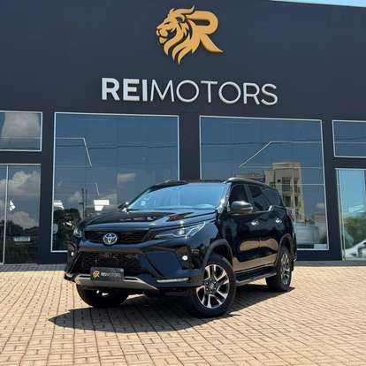 TOYOTA-HILUX SW4-2024