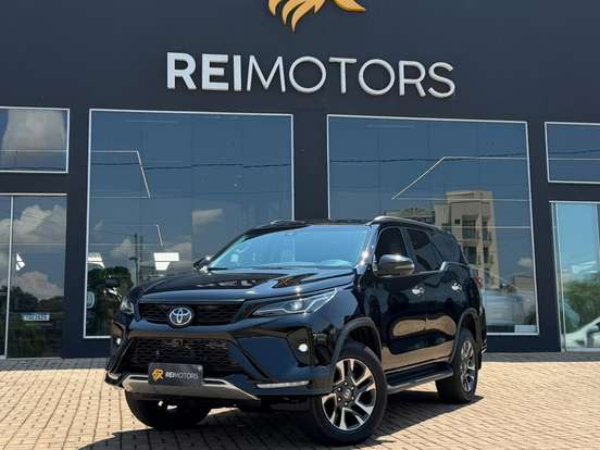 TOYOTA-HILUX SW4-2.8 D-4D TURBO DIESEL SRX 4X4 AUTOMÁTICO TOYOTA-HILUX SW4-2024