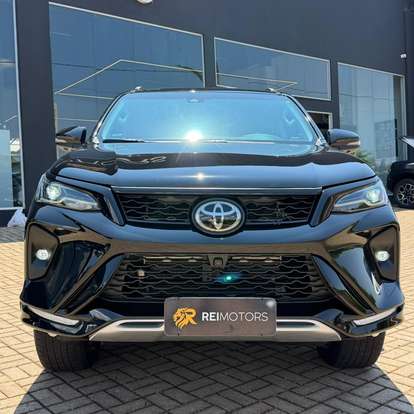 TOYOTA-HILUX SW4-2024