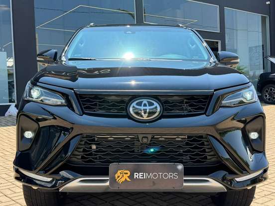 TOYOTA-HILUX SW4-2.8 D-4D TURBO DIESEL SRX 4X4 AUTOMÁTICO TOYOTA-HILUX SW4-2024