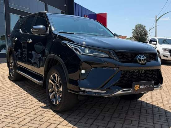 TOYOTA-HILUX SW4-2.8 D-4D TURBO DIESEL SRX 4X4 AUTOMÁTICO TOYOTA-HILUX SW4-2024
