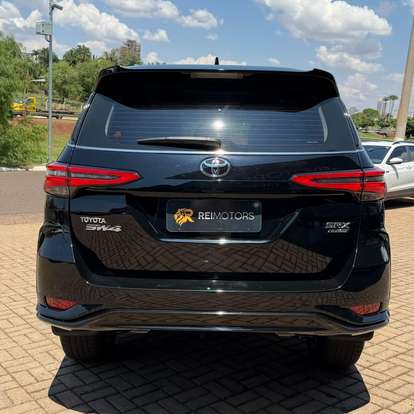 TOYOTA-HILUX SW4-2024