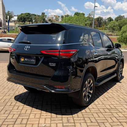 TOYOTA-HILUX SW4-2024