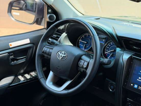 TOYOTA-HILUX SW4-2.8 D-4D TURBO DIESEL SRX 4X4 AUTOMÁTICO TOYOTA-HILUX SW4-2024
