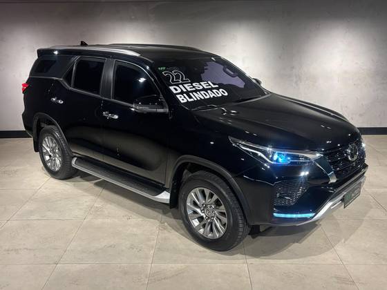 TOYOTA HILUX SW4 2.8 D-4D TURBO DIESEL SRX 4X4 AUTOMÁTICO