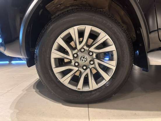 TOYOTA-HILUX SW4-2022