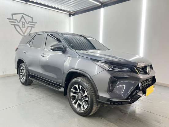 TOYOTA-HILUX SW4-2023