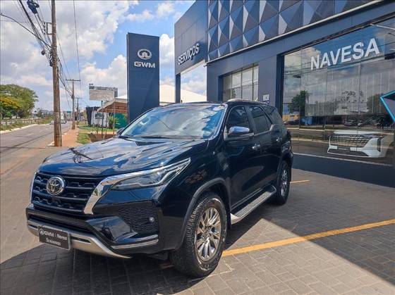 TOYOTA HILUX SW4 2.8 D-4D TURBO DIESEL SRX 4X4 AUTOMÁTICO