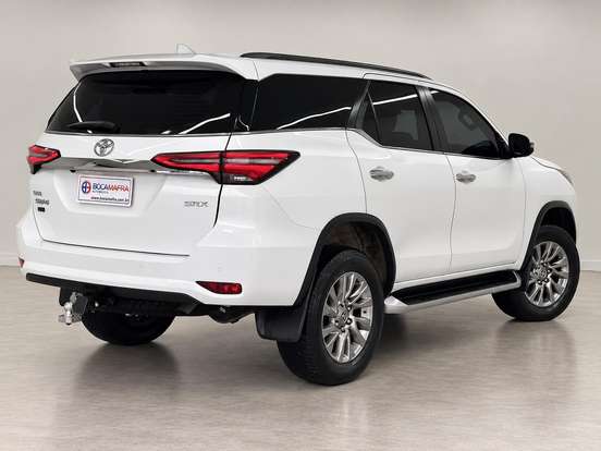 TOYOTA-HILUX SW4-2.8 D-4D TURBO DIESEL SRX 7L 4X4 AUTOMÁTICO TOYOTA-HILUX SW4-2023