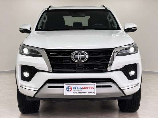 TOYOTA-HILUX SW4-2.8 D-4D TURBO DIESEL SRX 7L 4X4 AUTOMÁTICO TOYOTA-HILUX SW4-2023