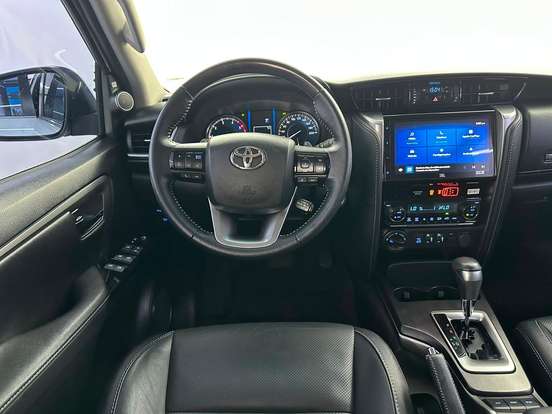 TOYOTA-HILUX SW4-2.8 D-4D TURBO DIESEL SRX 7L 4X4 AUTOMÁTICO TOYOTA-HILUX SW4-2023