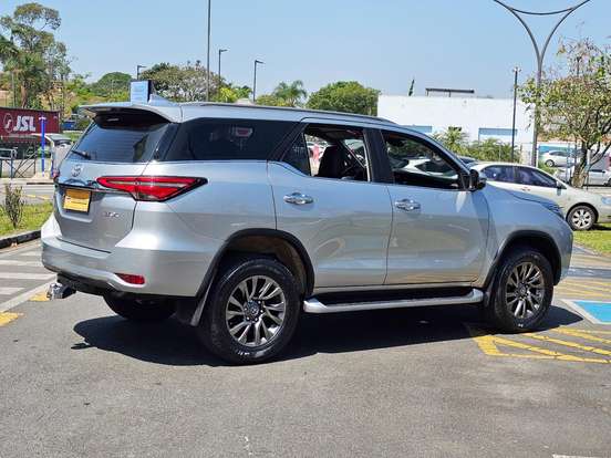 TOYOTA-HILUX SW4-2.8 D-4D TURBO DIESEL SRX 7L 4X4 AUTOMÁTICO TOYOTA-HILUX SW4-2022