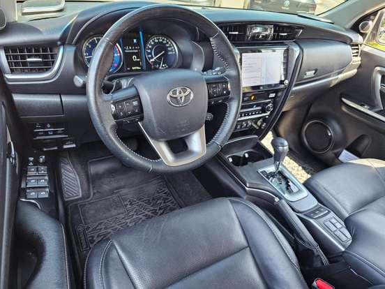 TOYOTA-HILUX SW4-2.8 D-4D TURBO DIESEL SRX 7L 4X4 AUTOMÁTICO TOYOTA-HILUX SW4-2022