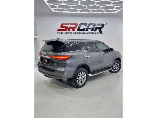 TOYOTA-HILUX SW4-2.8 D-4D TURBO DIESEL SRX 7L 4X4 AUTOMÁTICO TOYOTA-HILUX SW4-2023