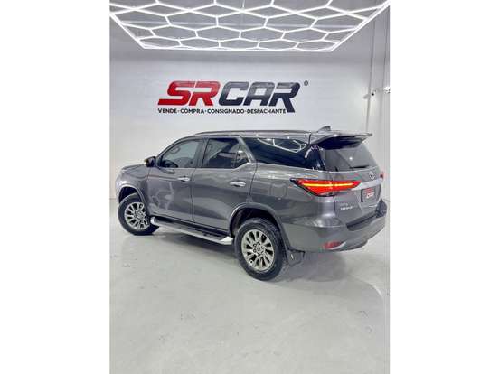 TOYOTA-HILUX SW4-2023