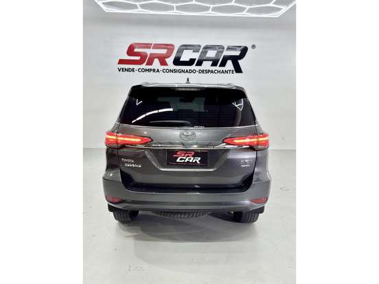 TOYOTA-HILUX SW4-2023