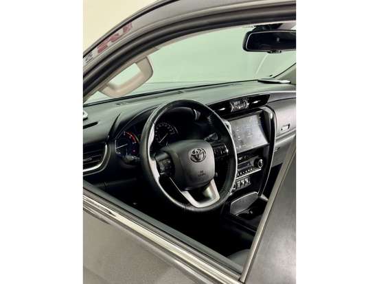 TOYOTA-HILUX SW4-2023