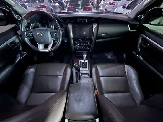 TOYOTA-HILUX SW4-2016