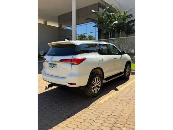 TOYOTA-HILUX SW4-2.8 SRX 4X4 7 LUGARES 16V TURBO INTERCOOLER DIESEL 4P AUTOMÁTICO TOYOTA-HILUX SW4-2019