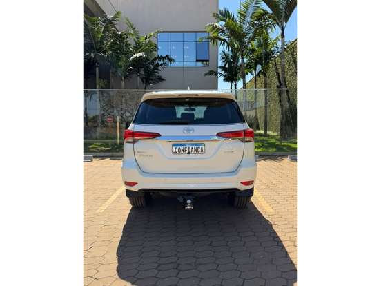 TOYOTA-HILUX SW4-2.8 SRX 4X4 7 LUGARES 16V TURBO INTERCOOLER DIESEL 4P AUTOMÁTICO TOYOTA-HILUX SW4-2019