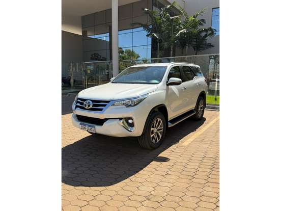 TOYOTA-HILUX SW4-2.8 SRX 4X4 7 LUGARES 16V TURBO INTERCOOLER DIESEL 4P AUTOMÁTICO TOYOTA-HILUX SW4-2019